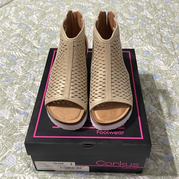 Corkys Wedges - Picture 3 of 6